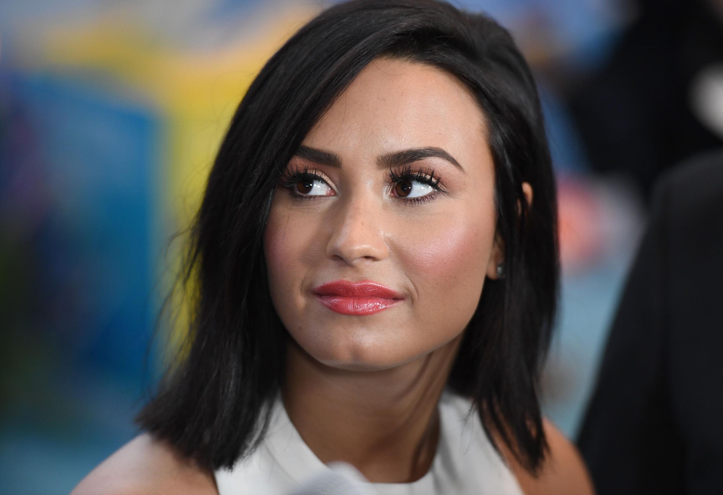 Demi Lovato Swimsuit Photoshoot Wallpapers