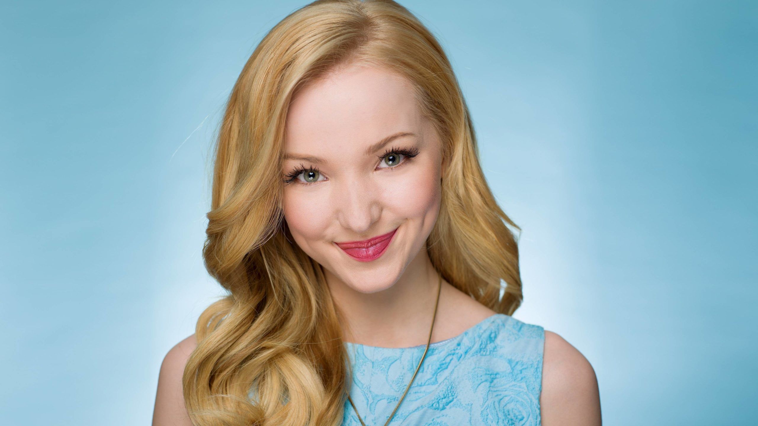 Dove Cameron Comic Con Portrait Wallpapers