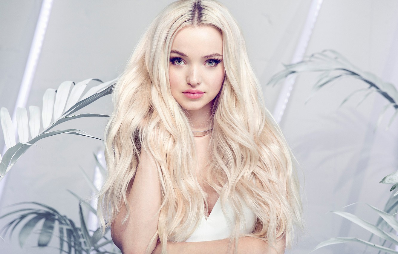 Dove Cameron Face Wallpapers