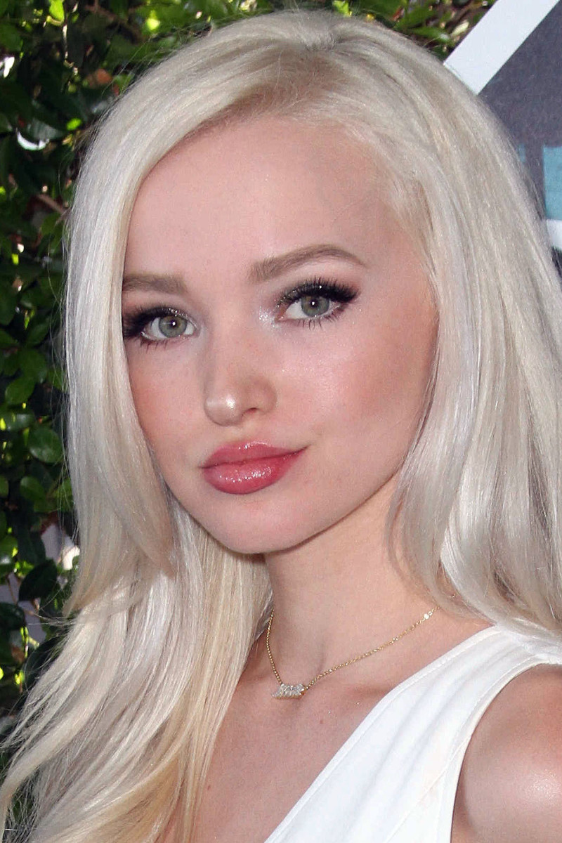 Dove Cameron Face Wallpapers