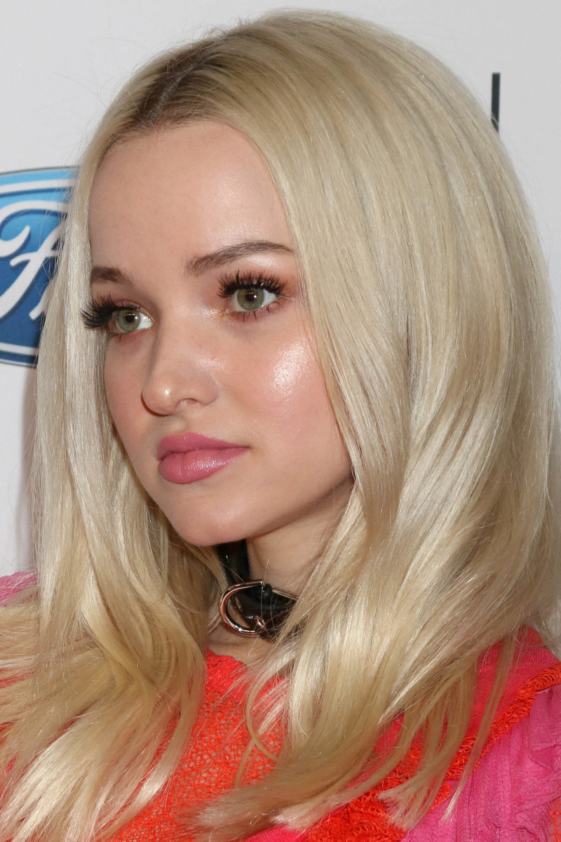 Dove Cameron Face Wallpapers