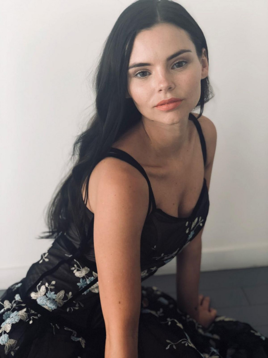 Eline Powell Wallpapers