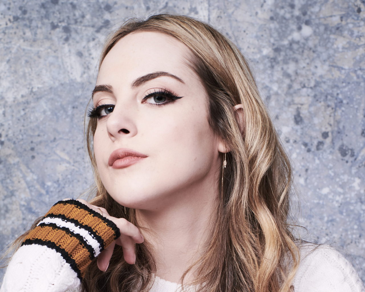 Elizabeth Gillies Close Up Wallpapers