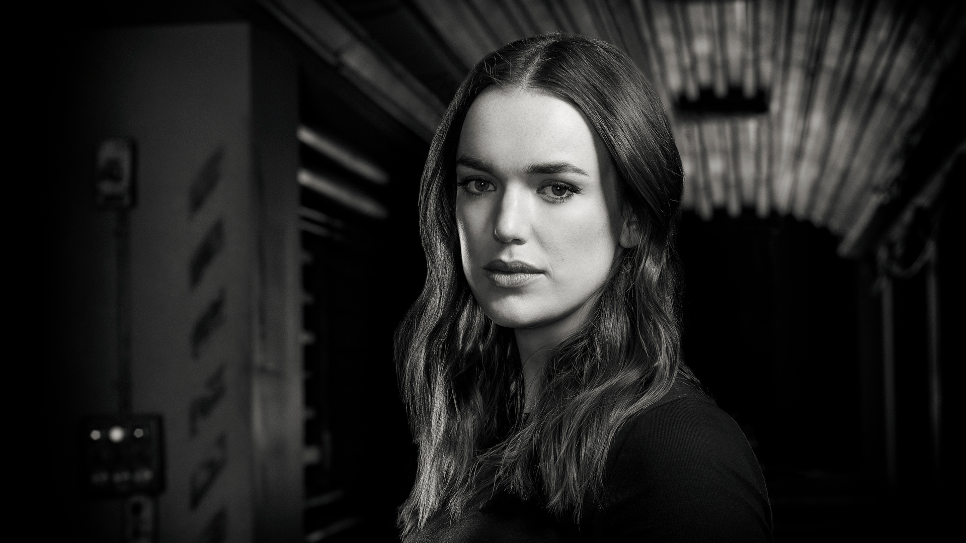 Elizabeth Henstridge Wallpapers