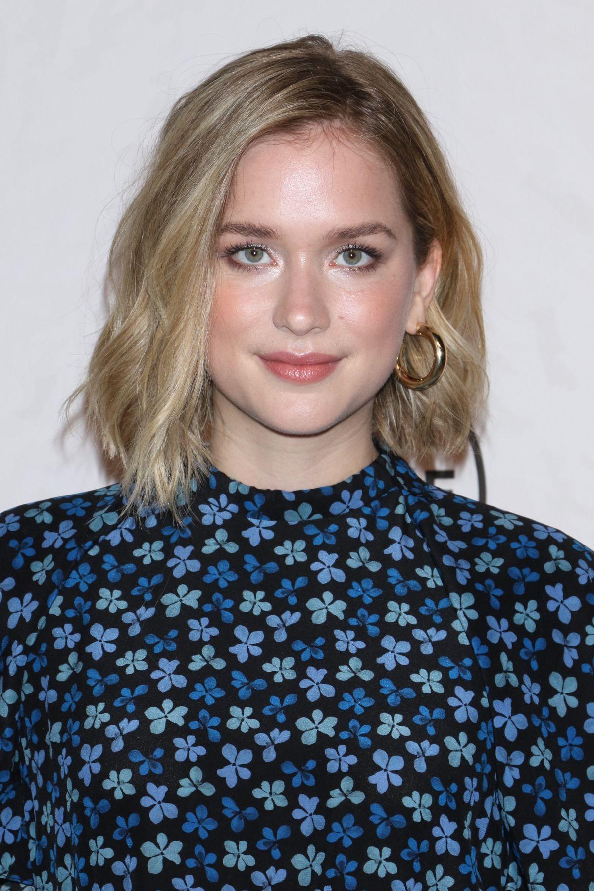 Elizabeth Lail Wallpapers