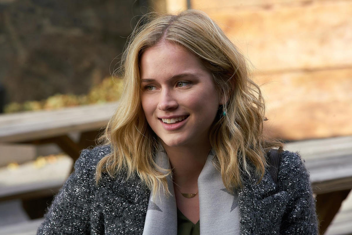 Elizabeth Lail 2019 Wallpapers