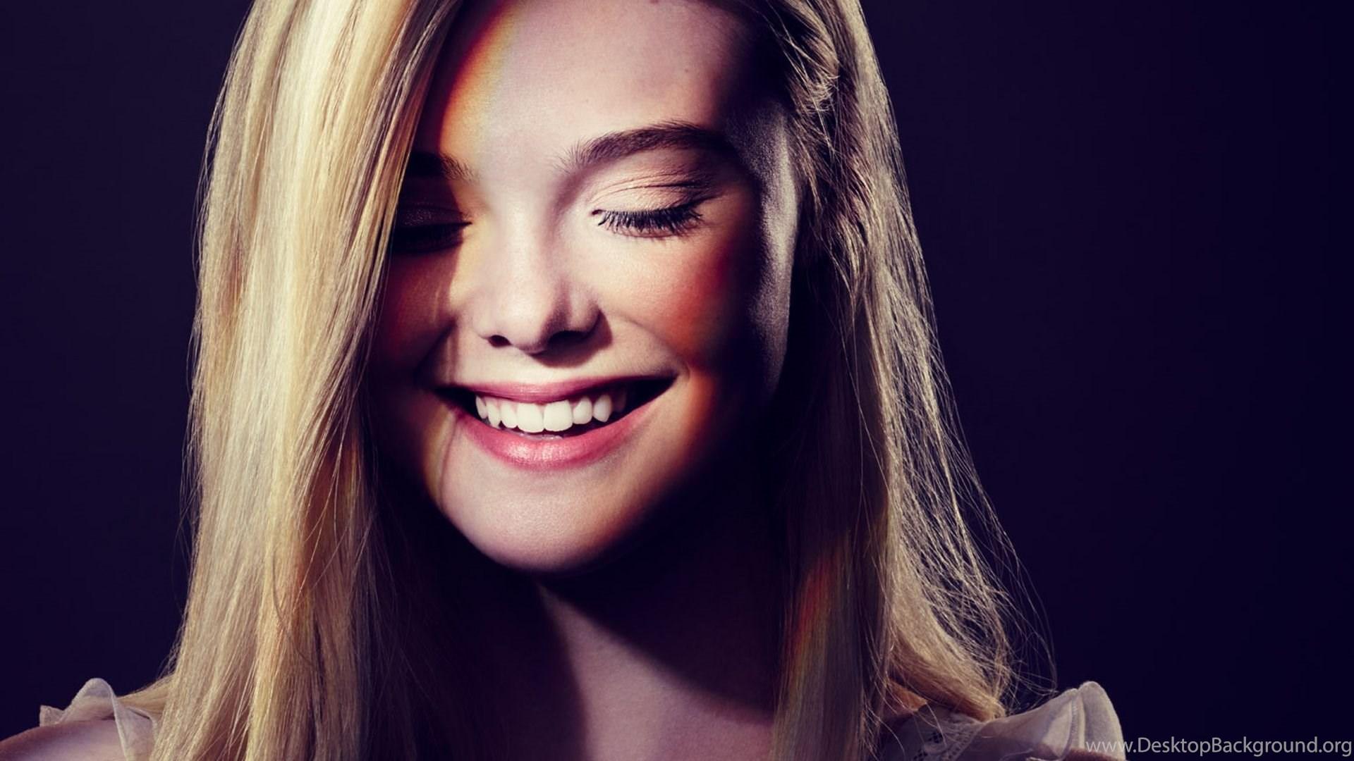 Elle Fanning Laughing Wallpapers