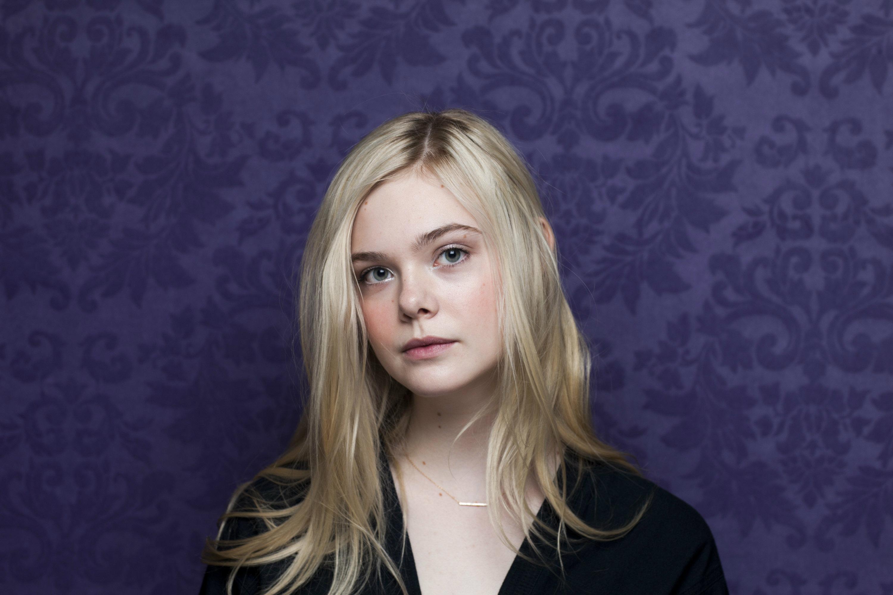 Elle Fanning Laughing Wallpapers