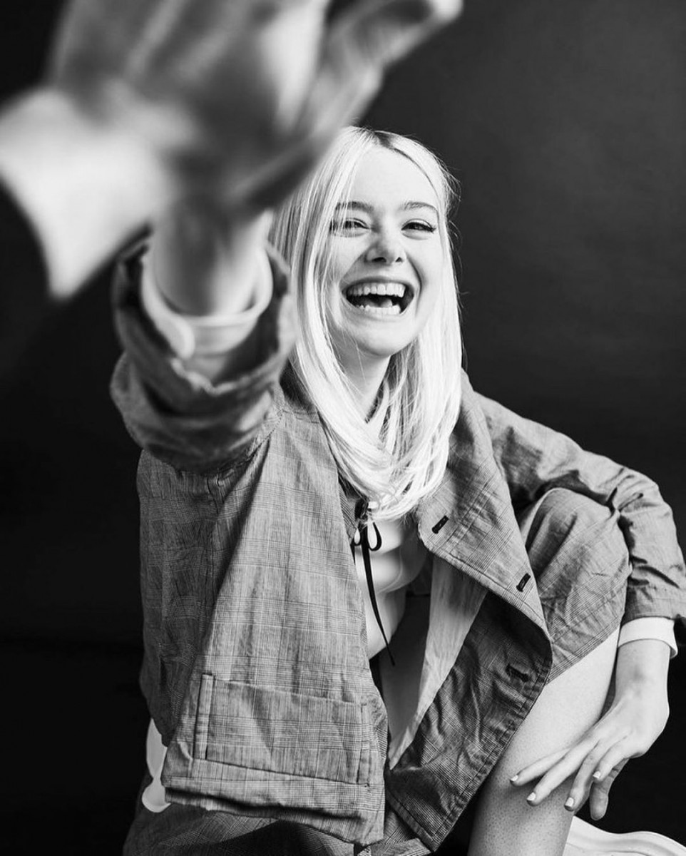 Elle Fanning Laughing Wallpapers