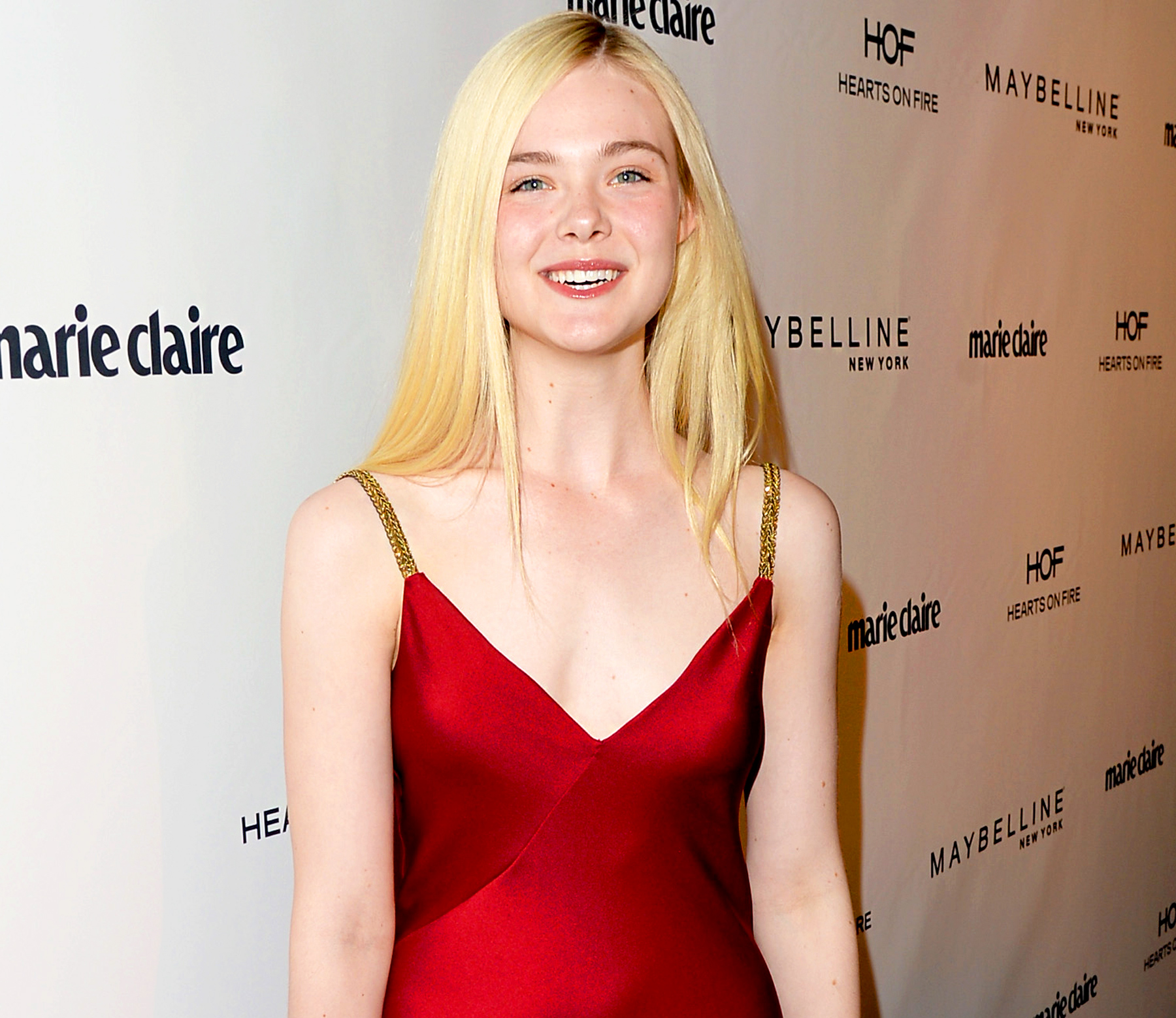 Elle Fanning Laughing Wallpapers