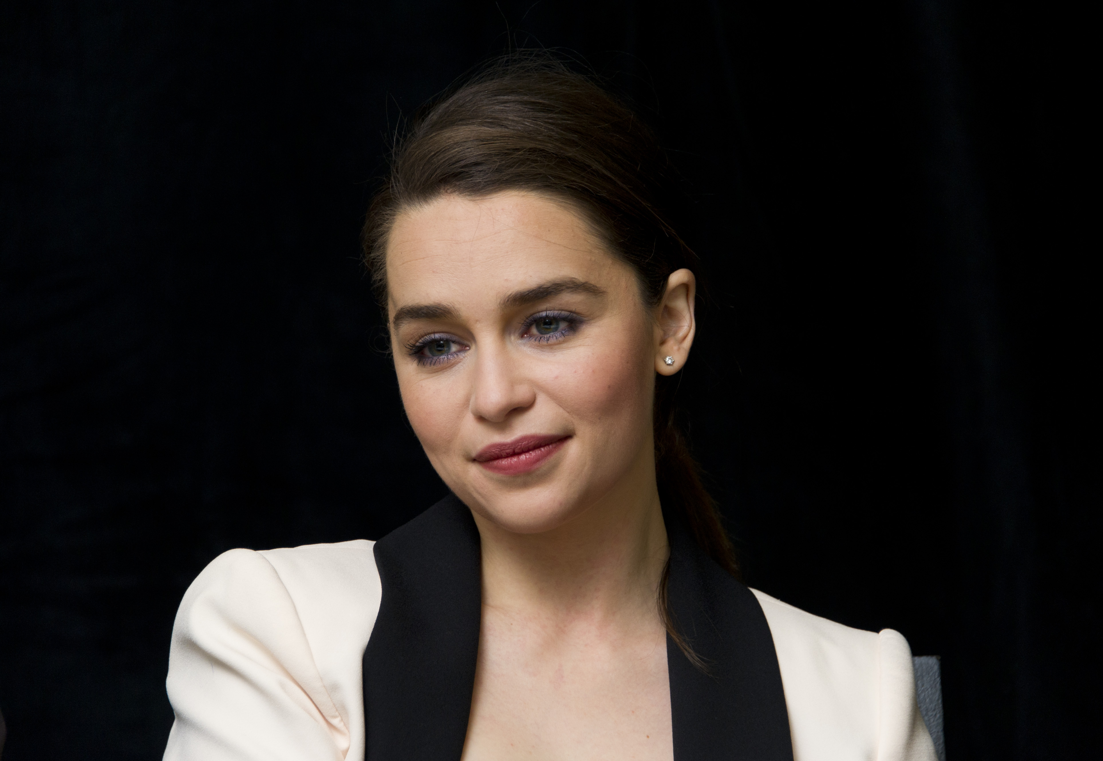 Emilia Clarke Beautiful Wallpapers