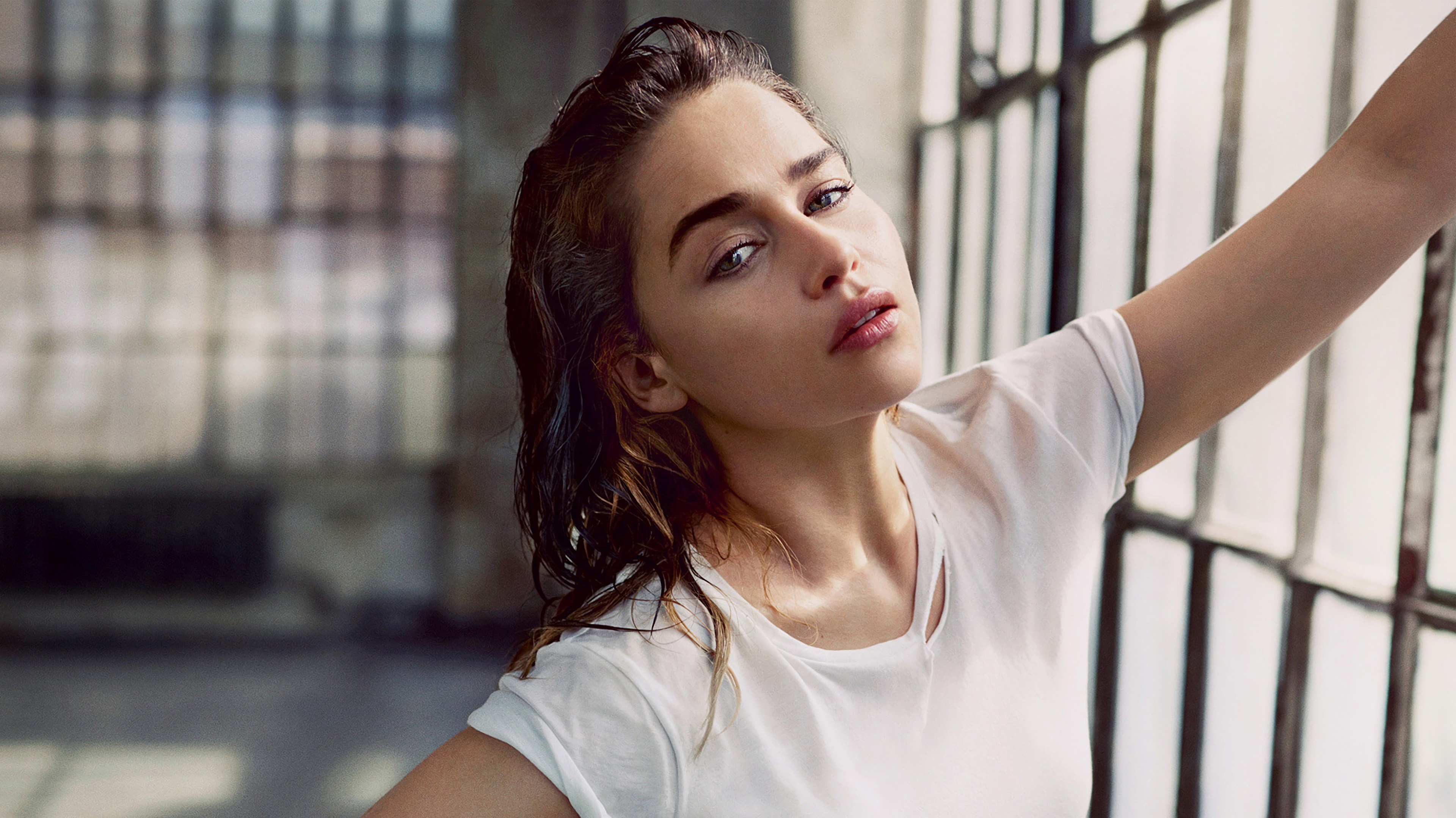 Emilia Clarke Brunette Look 2019 Wallpapers