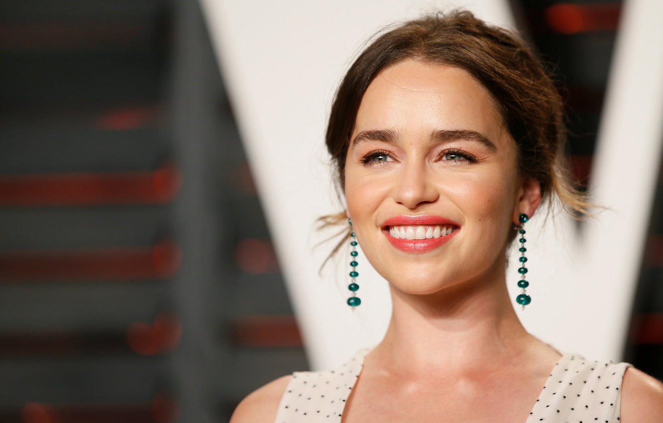 Emilia Clarke Brunette Look 2019 Wallpapers