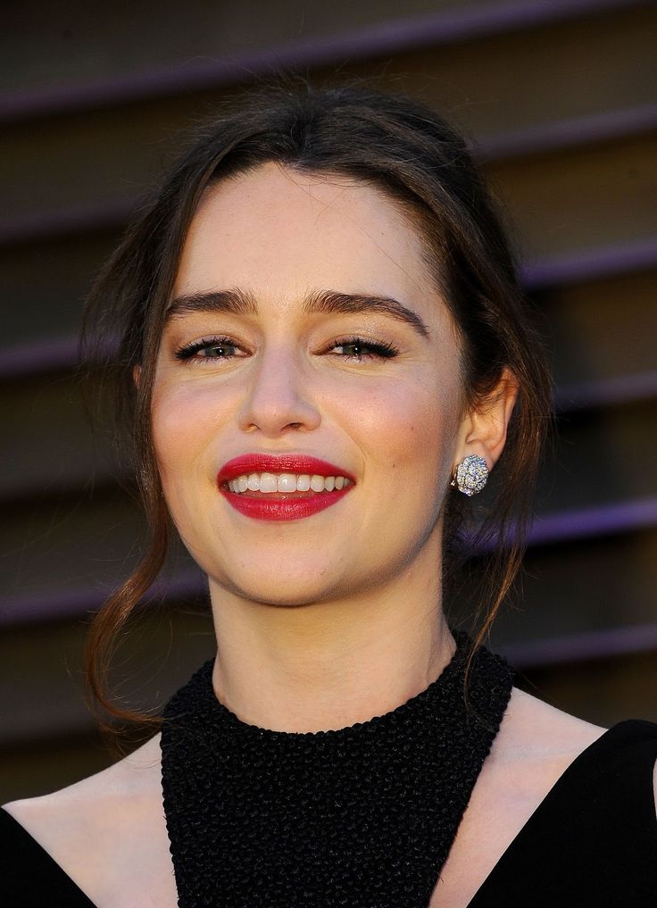 Emilia Clarke Brunette Look 2019 Wallpapers