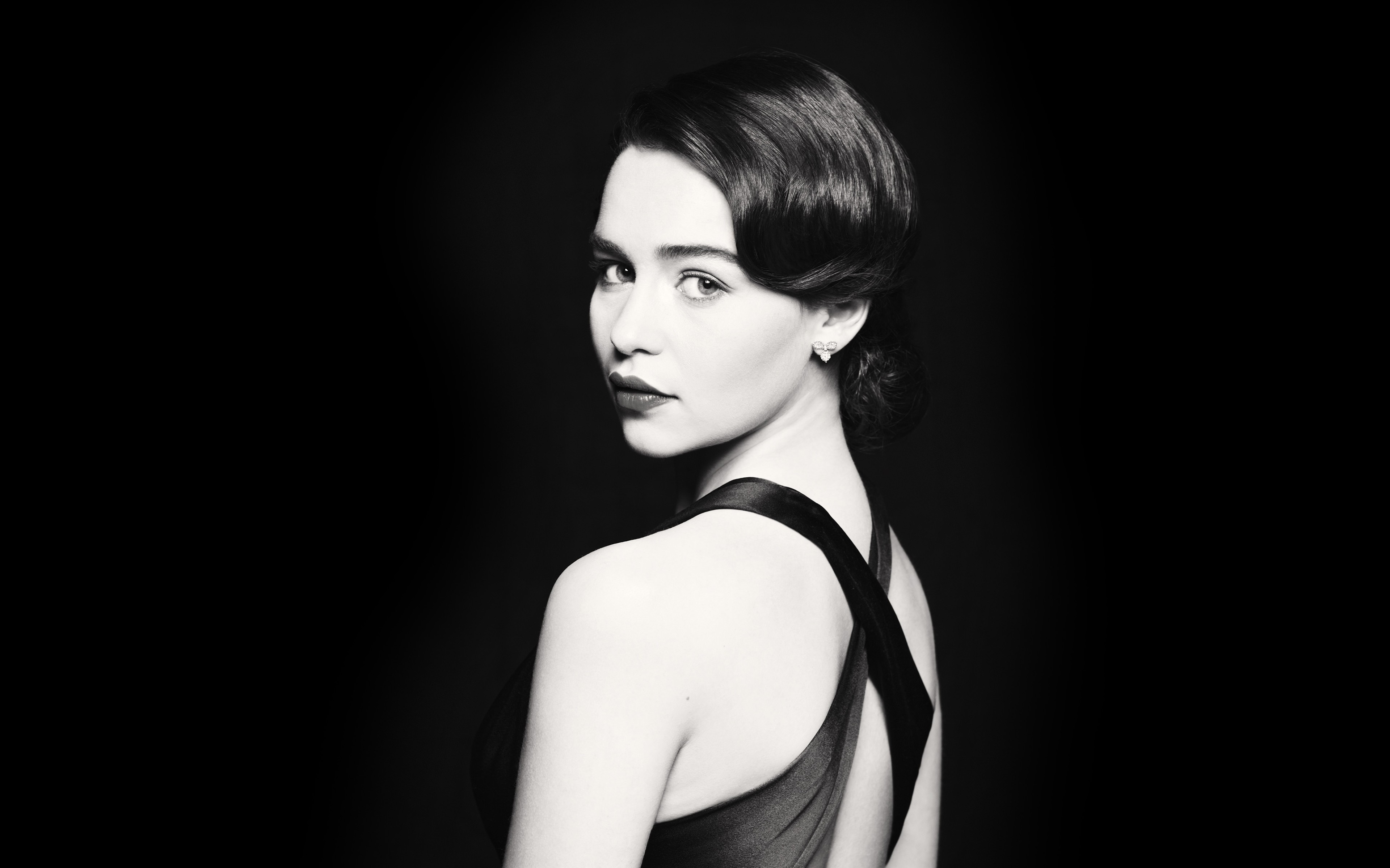 Emilia Clarke Brunette Look 2019 Wallpapers