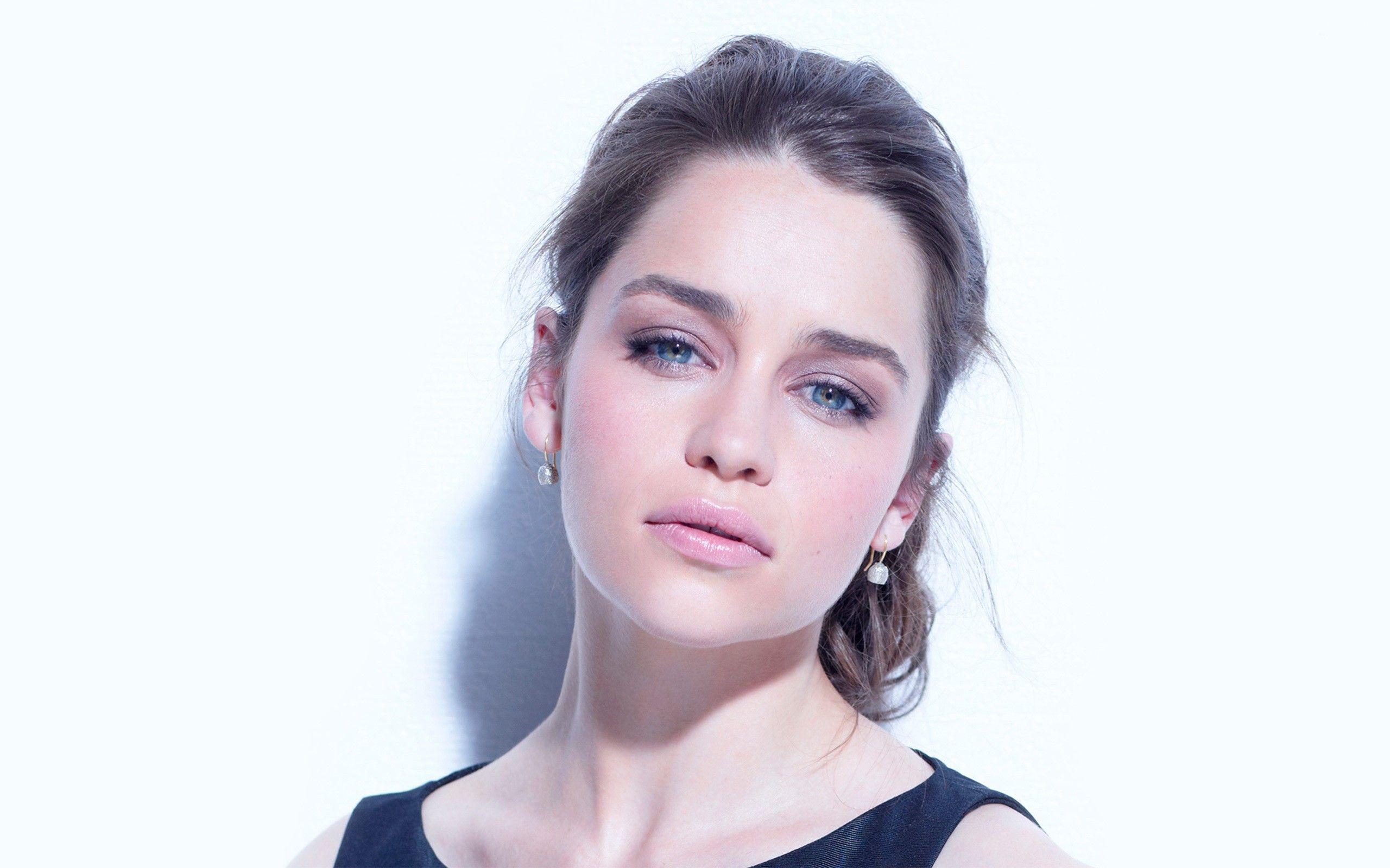 Emilia Clarke The Wrap Wallpapers