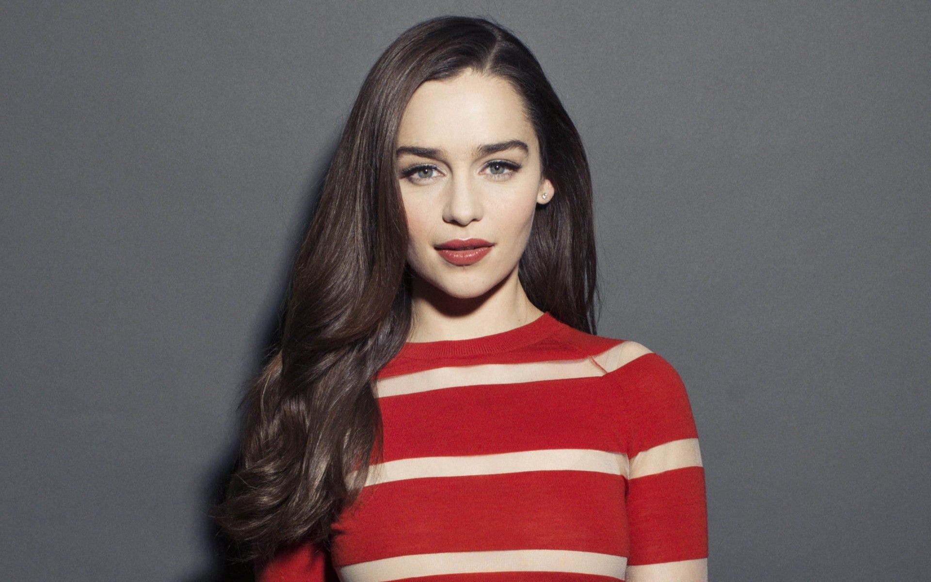 Emilia Clarke Wonderland Wallpapers