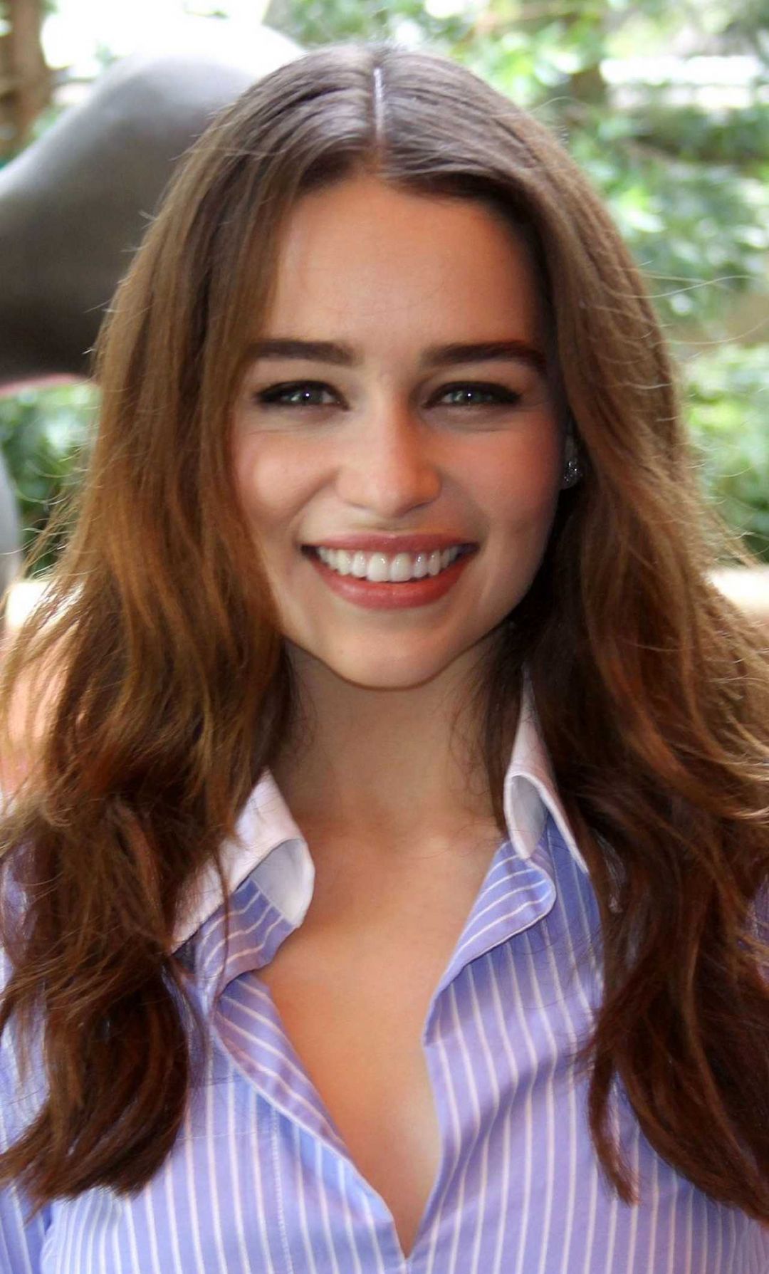 Emilia Clarke Wonderland Wallpapers