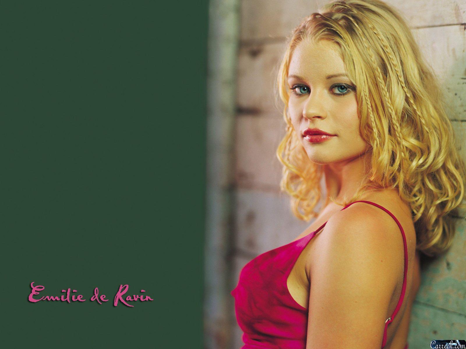 Emilie De Ravin Wallpapers