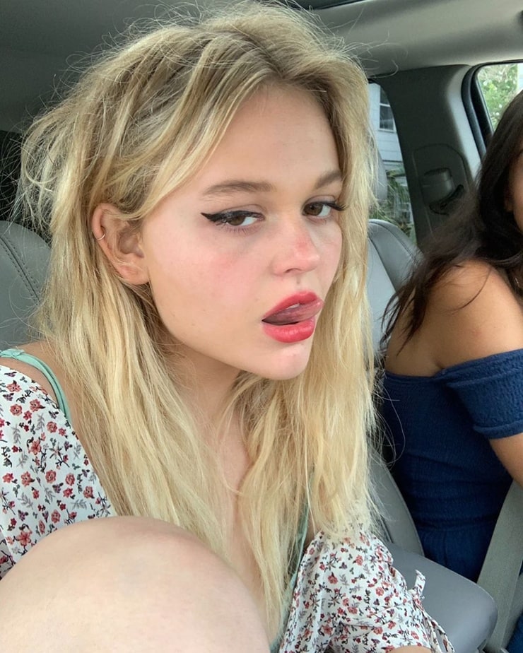 Emily Alyn Lind 2019 Wallpapers