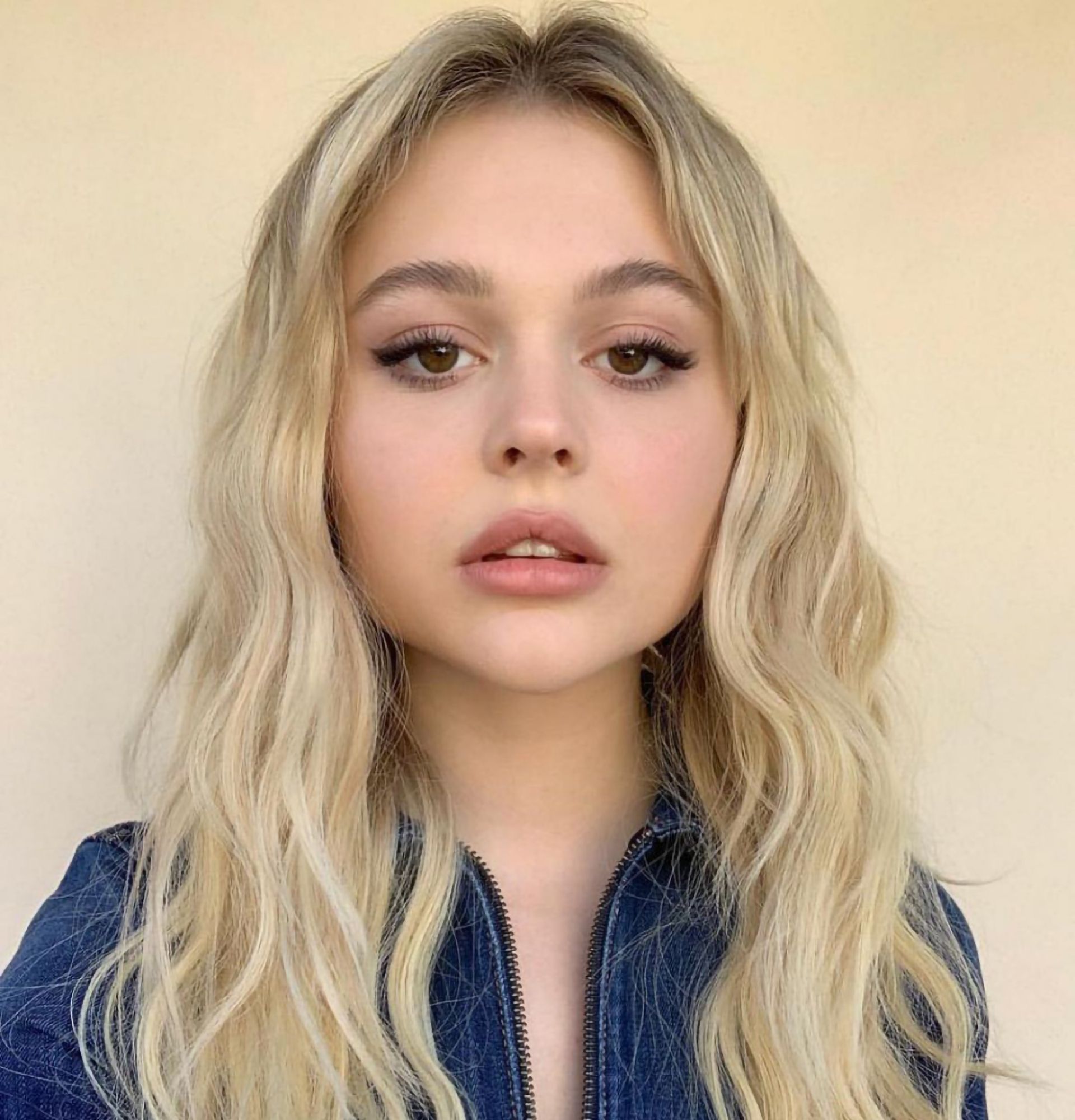 Emily Alyn Lind 2020 Wallpapers