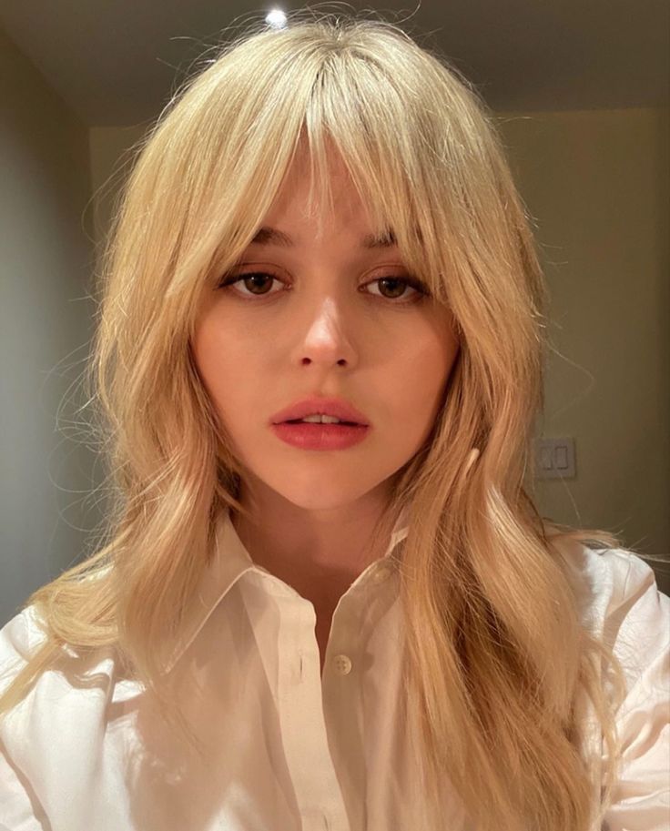 Emily Alyn Lind 2020 Beautiful Wallpapers