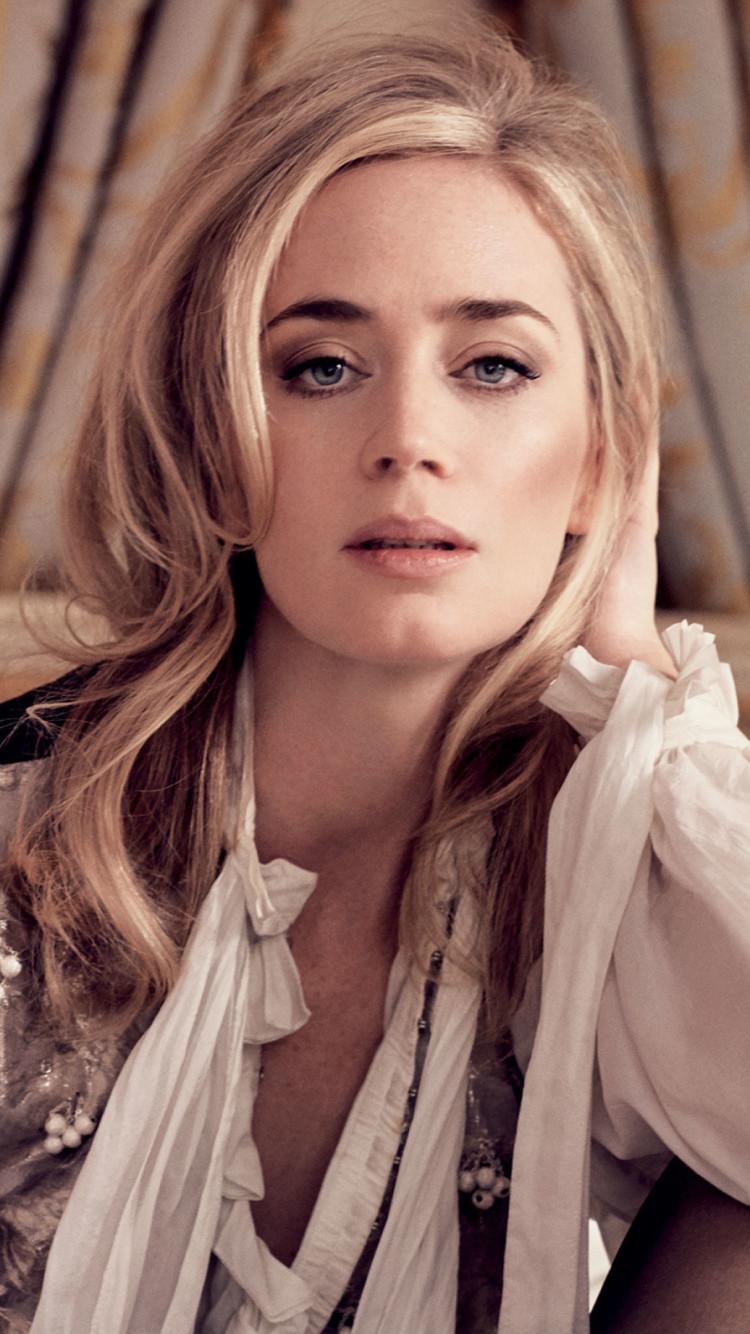 Emily Blunt New Wallpapers