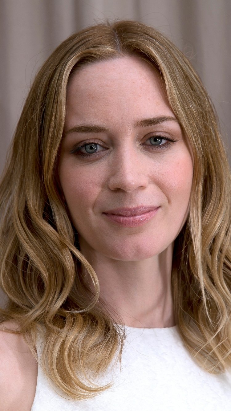 Emily Blunt New Actress 2021 Wallpapers