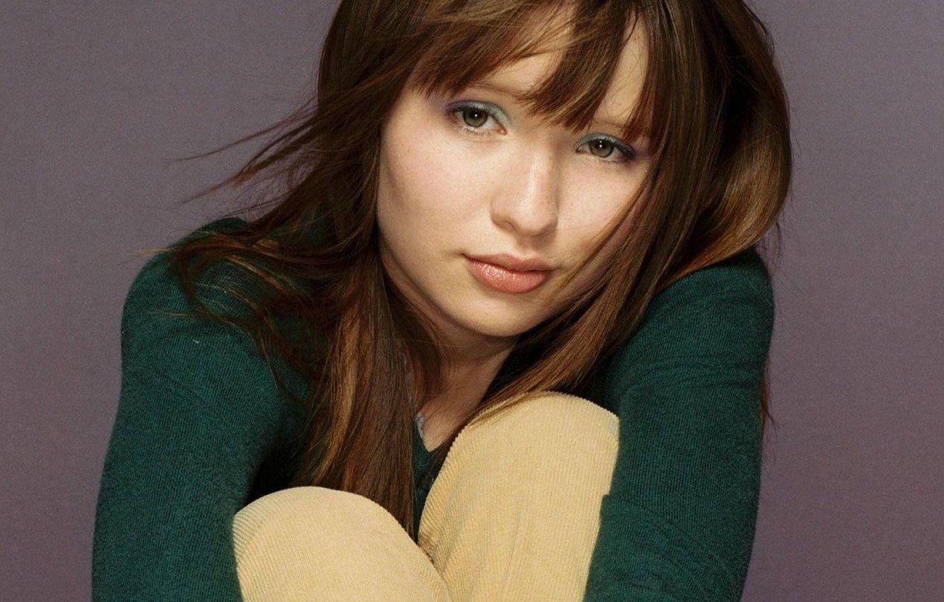 Emily Browning Wallpapers