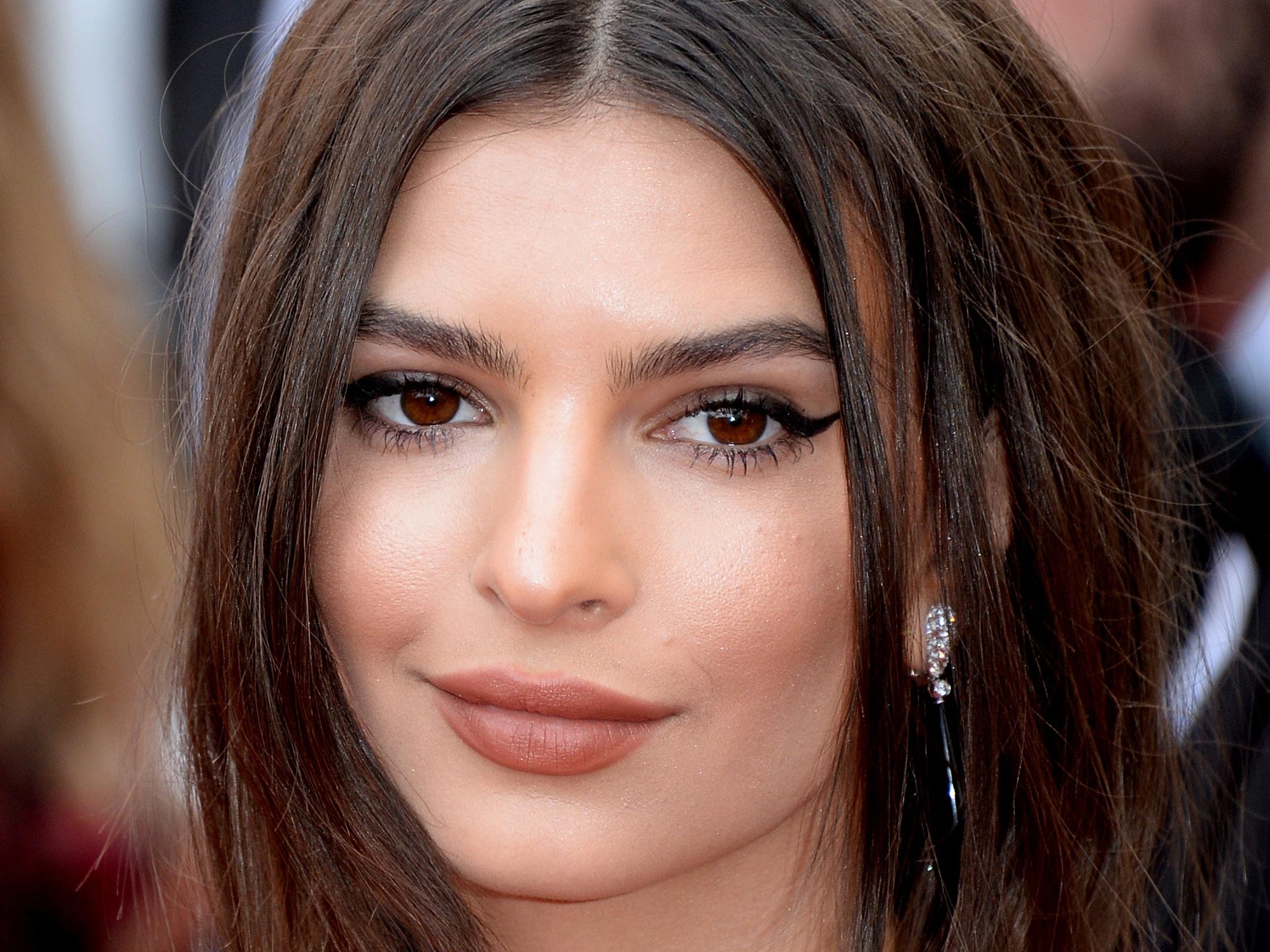 Emily Ratajkowski Pretty Brown Eyes Wallpapers