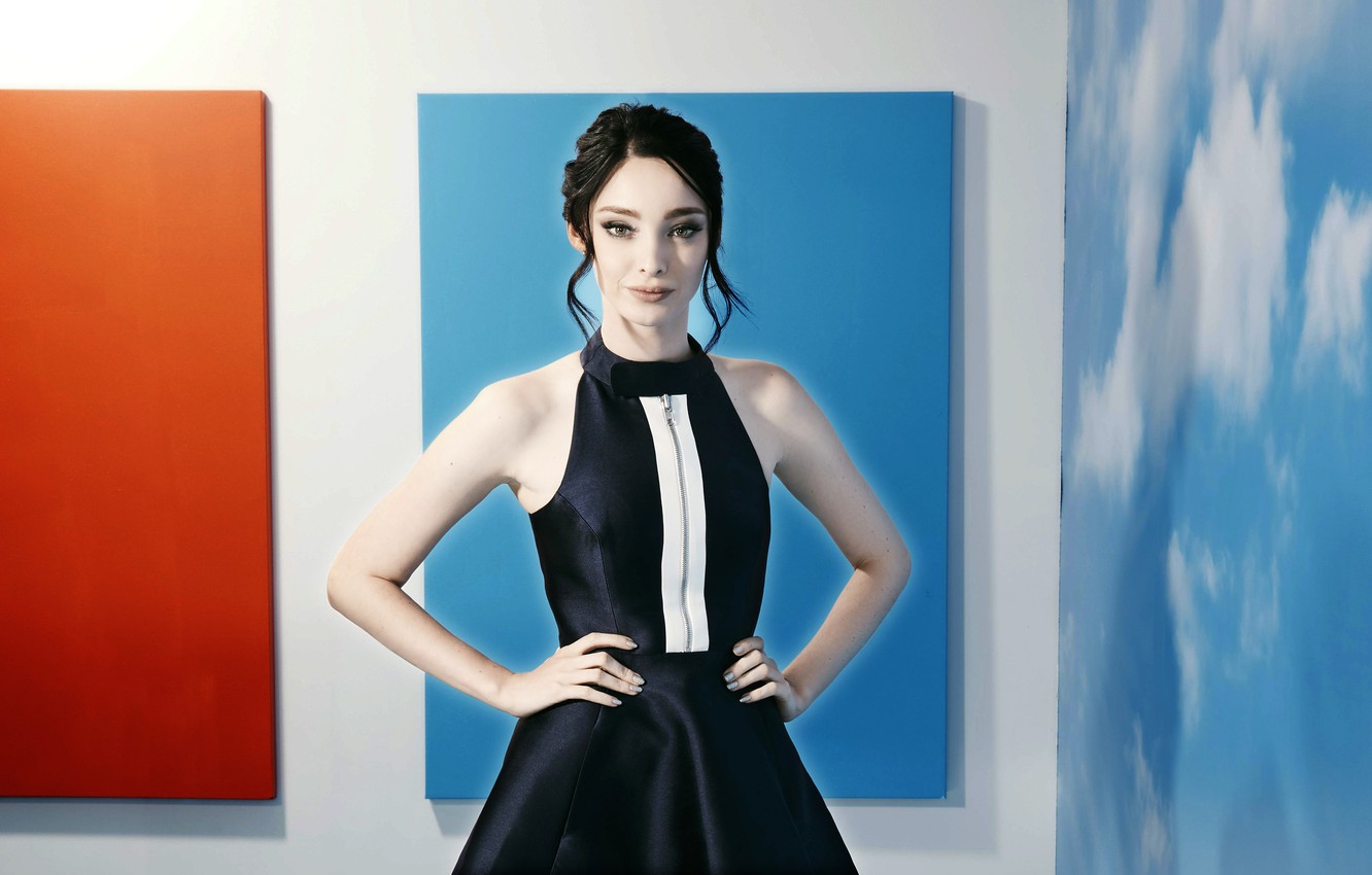 Emma Dumont Wallpapers