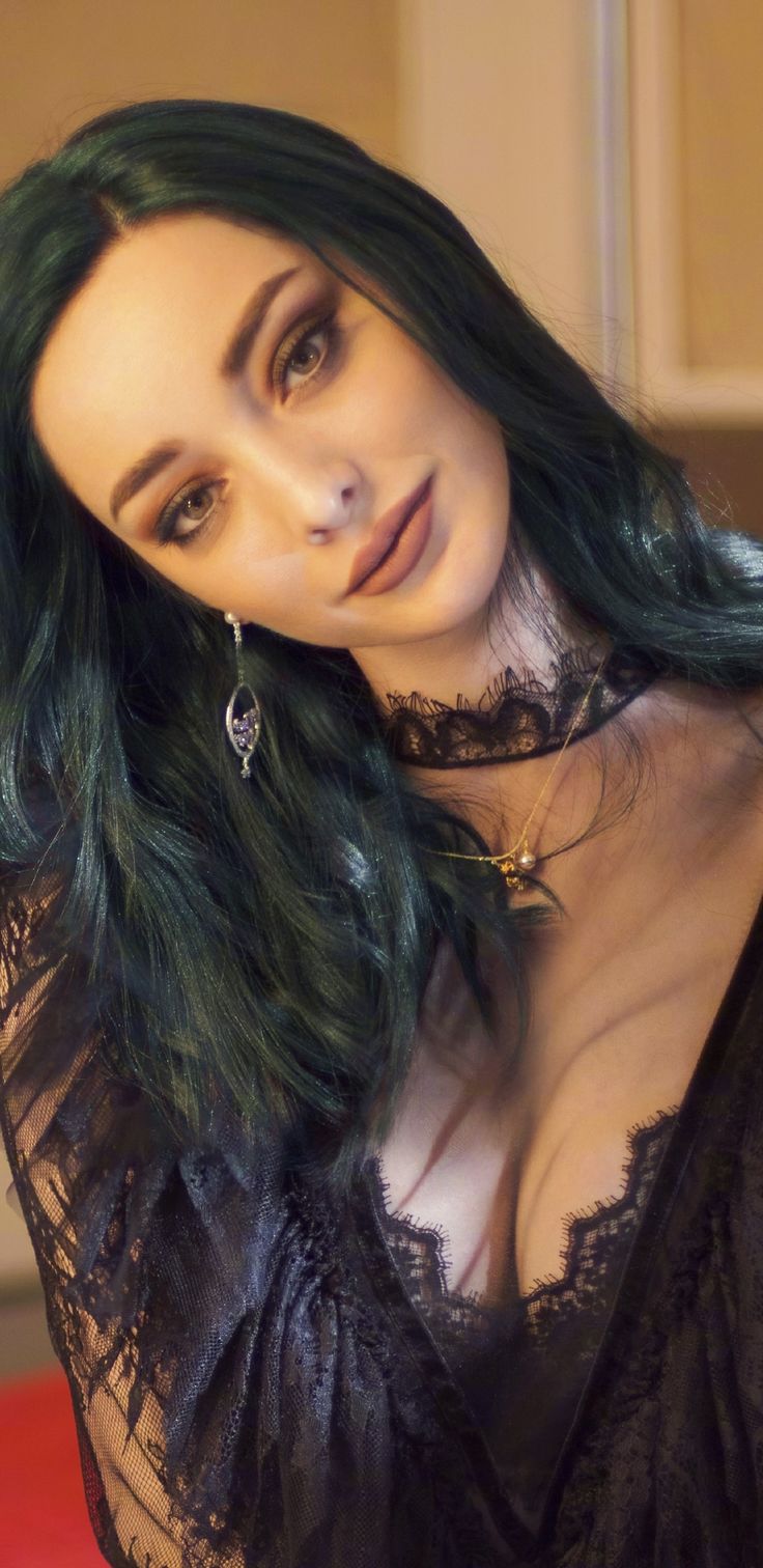 Emma Dumont Photoshoot 2019 Wallpapers