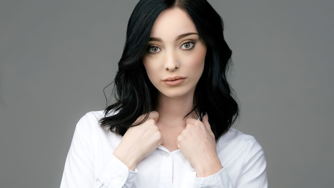 Emma Dumont Photoshoot 2019 Wallpapers