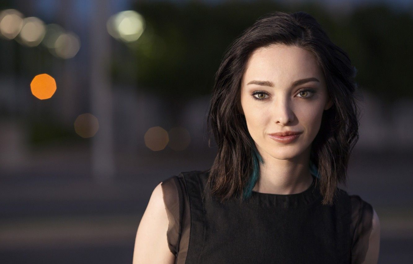 Emma Dumont Photoshoot 2019 Wallpapers