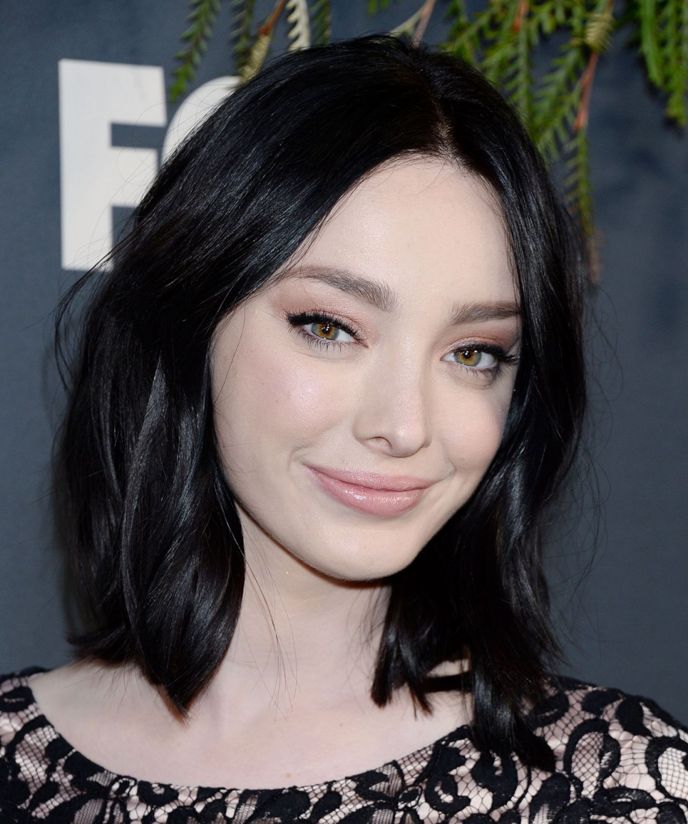 Emma Dumont Photoshoot 2019 Wallpapers