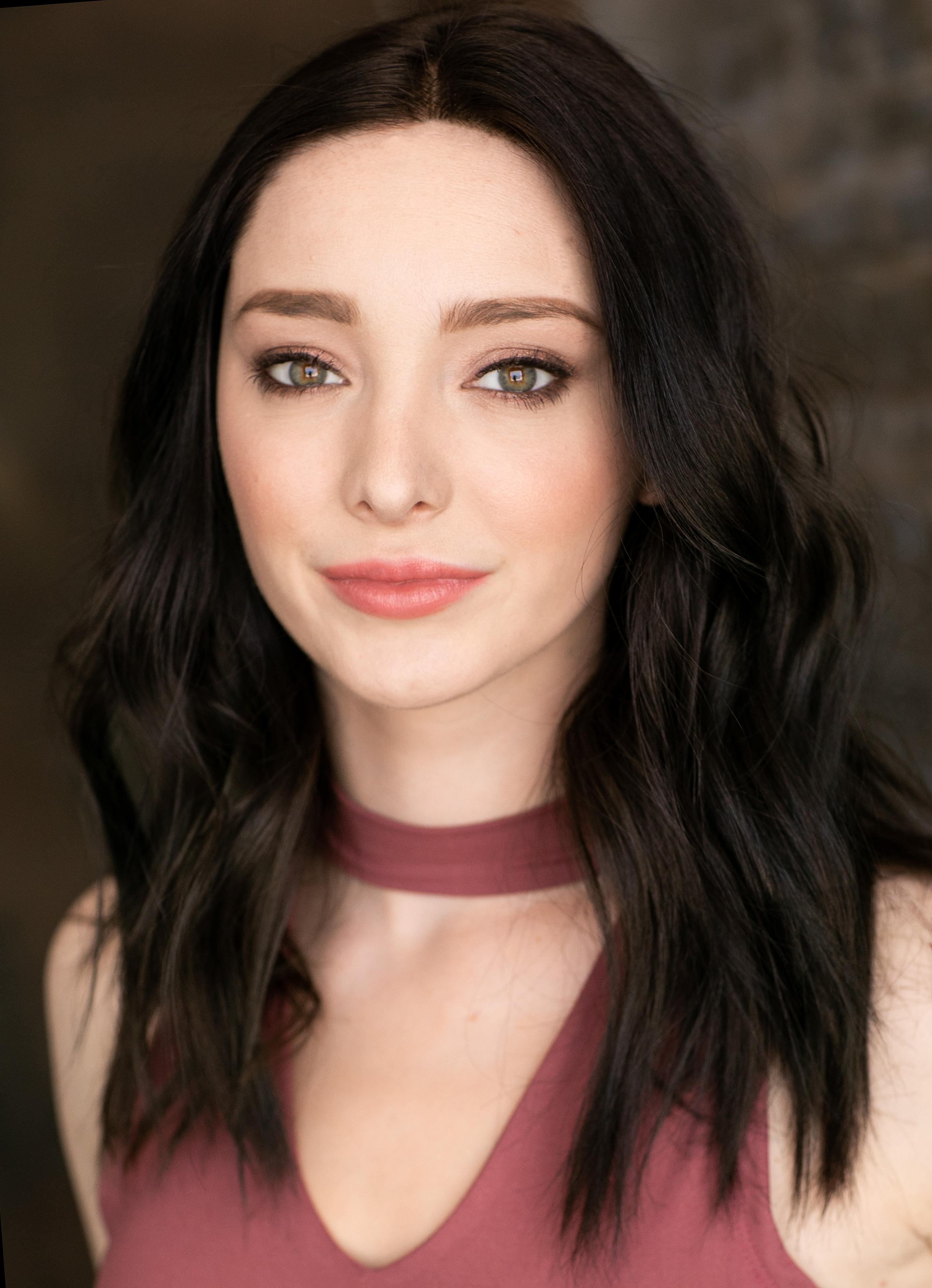 Emma Dumont Portrait Wallpapers