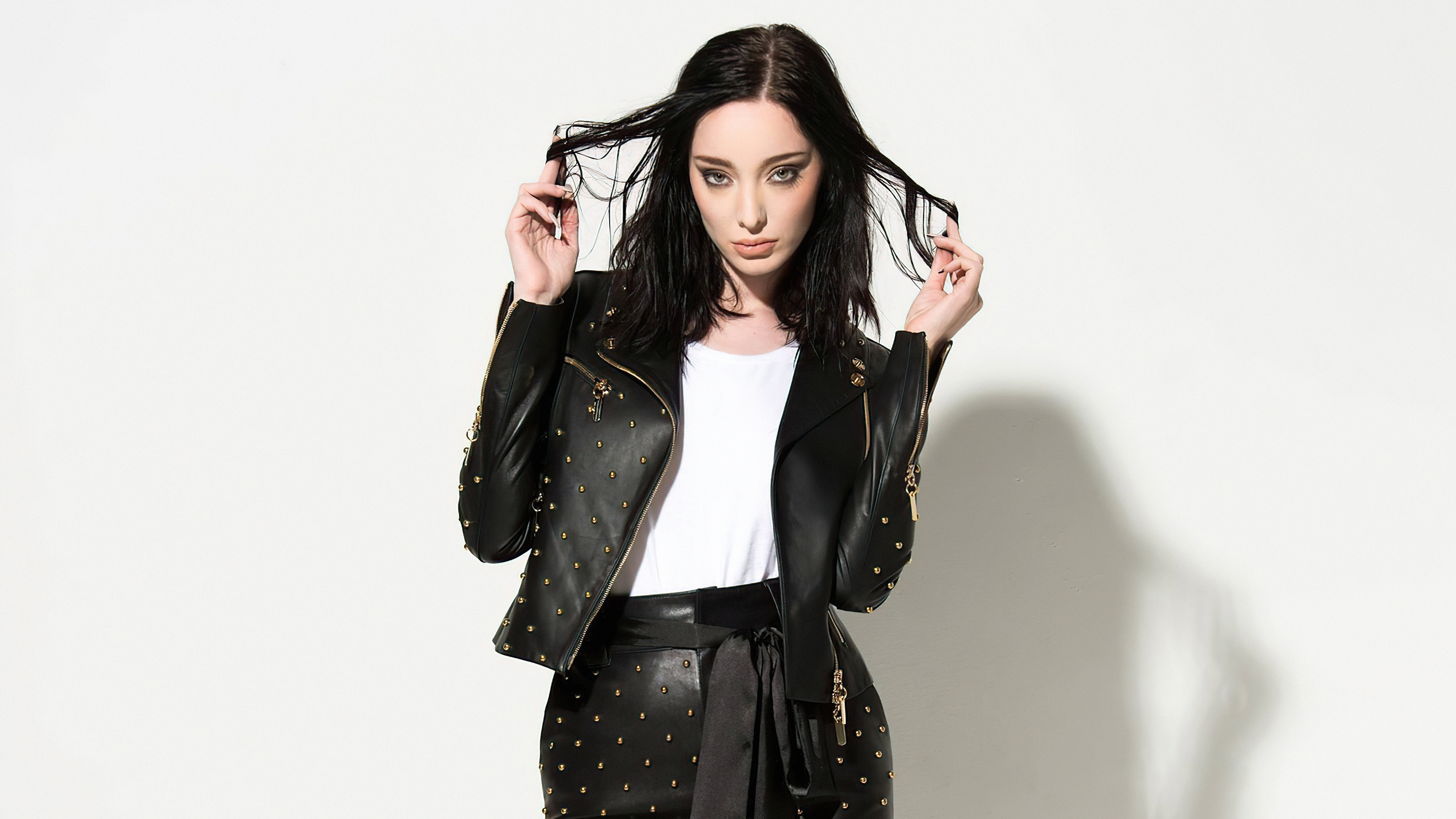 Emma Dumont Portrait Wallpapers