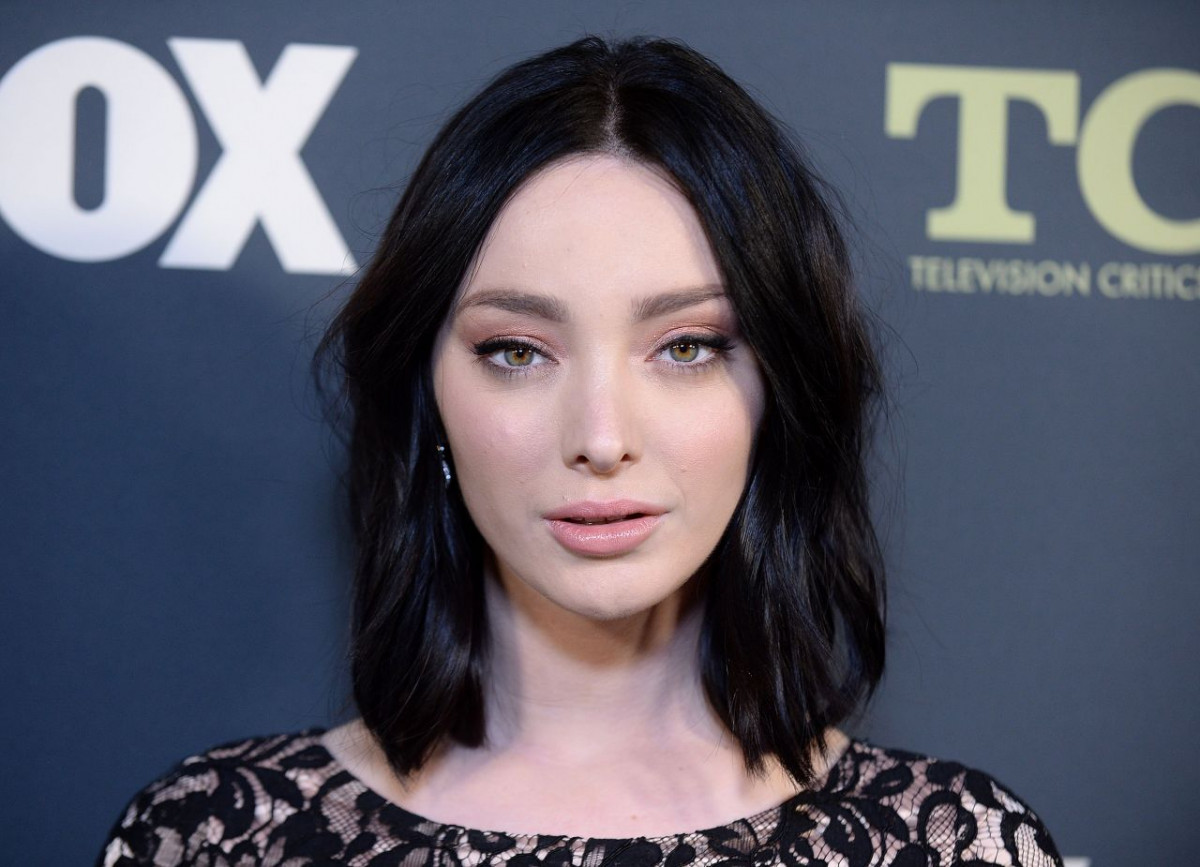 Emma Dumont Portrait Wallpapers