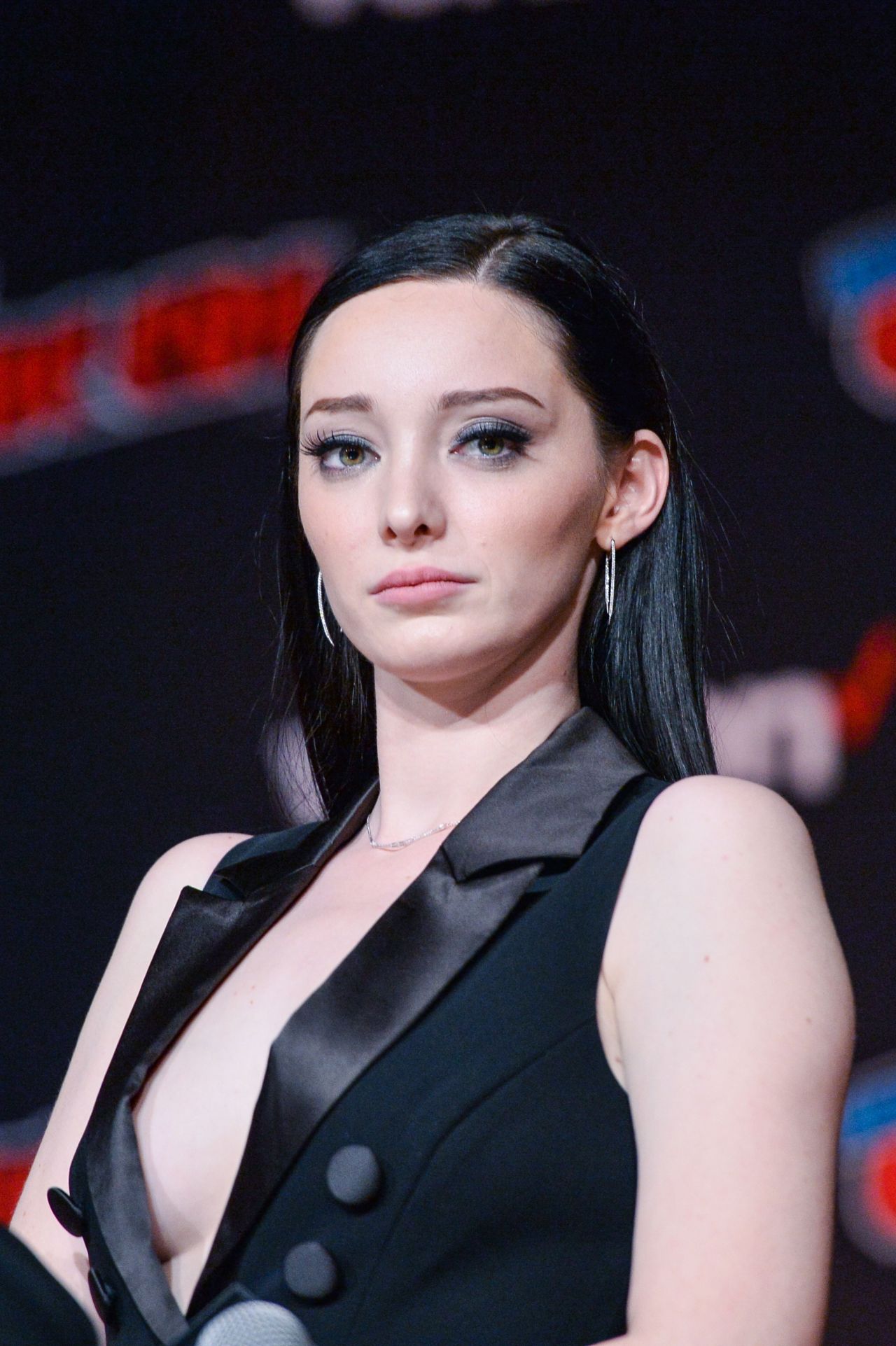 Emma Dumont The Gifted TV Show Wallpapers