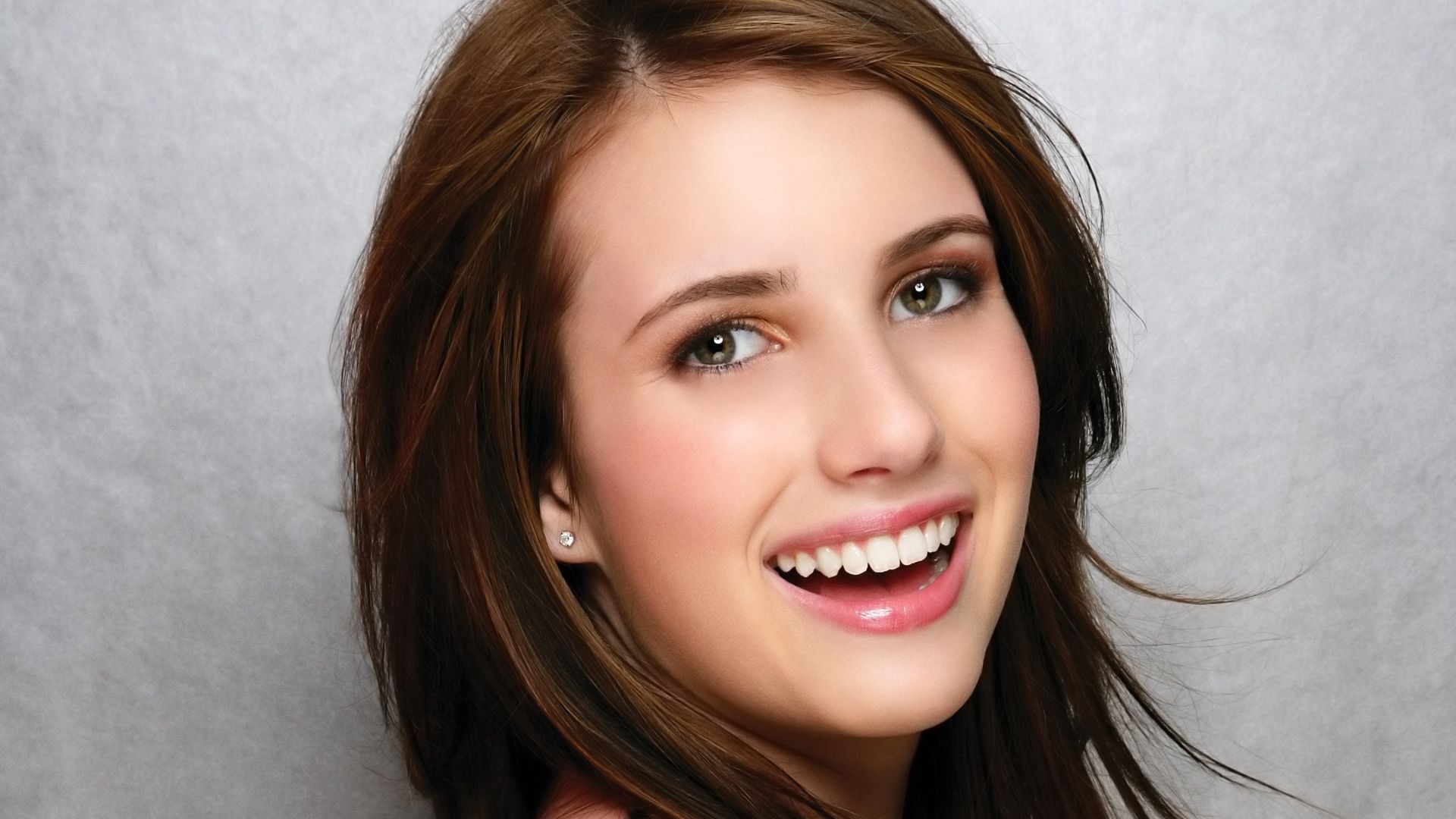 Emma Roberts Face Wallpapers