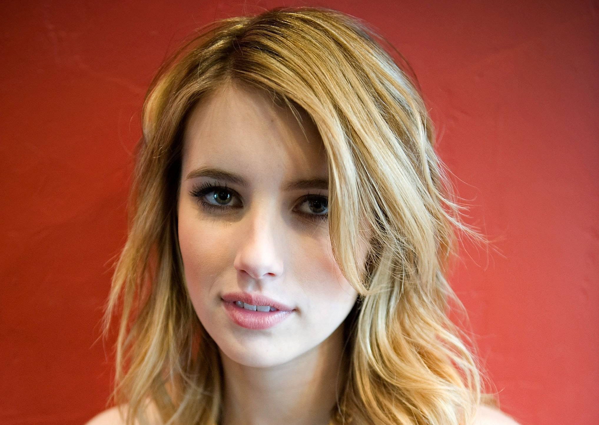 Emma Roberts Face Wallpapers