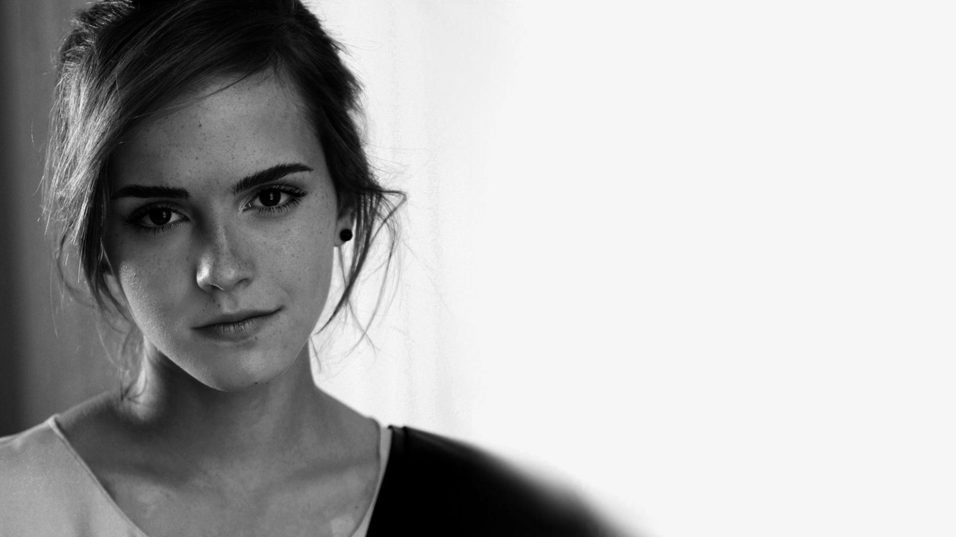 Emma Watson Monochrome Portrait Wallpapers