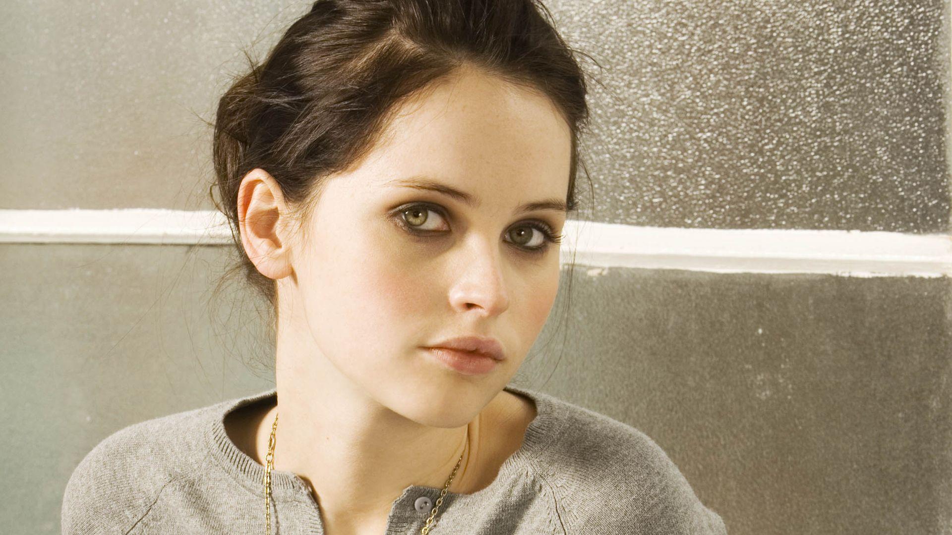 Felicity Jones Portrait 2018 Wallpapers