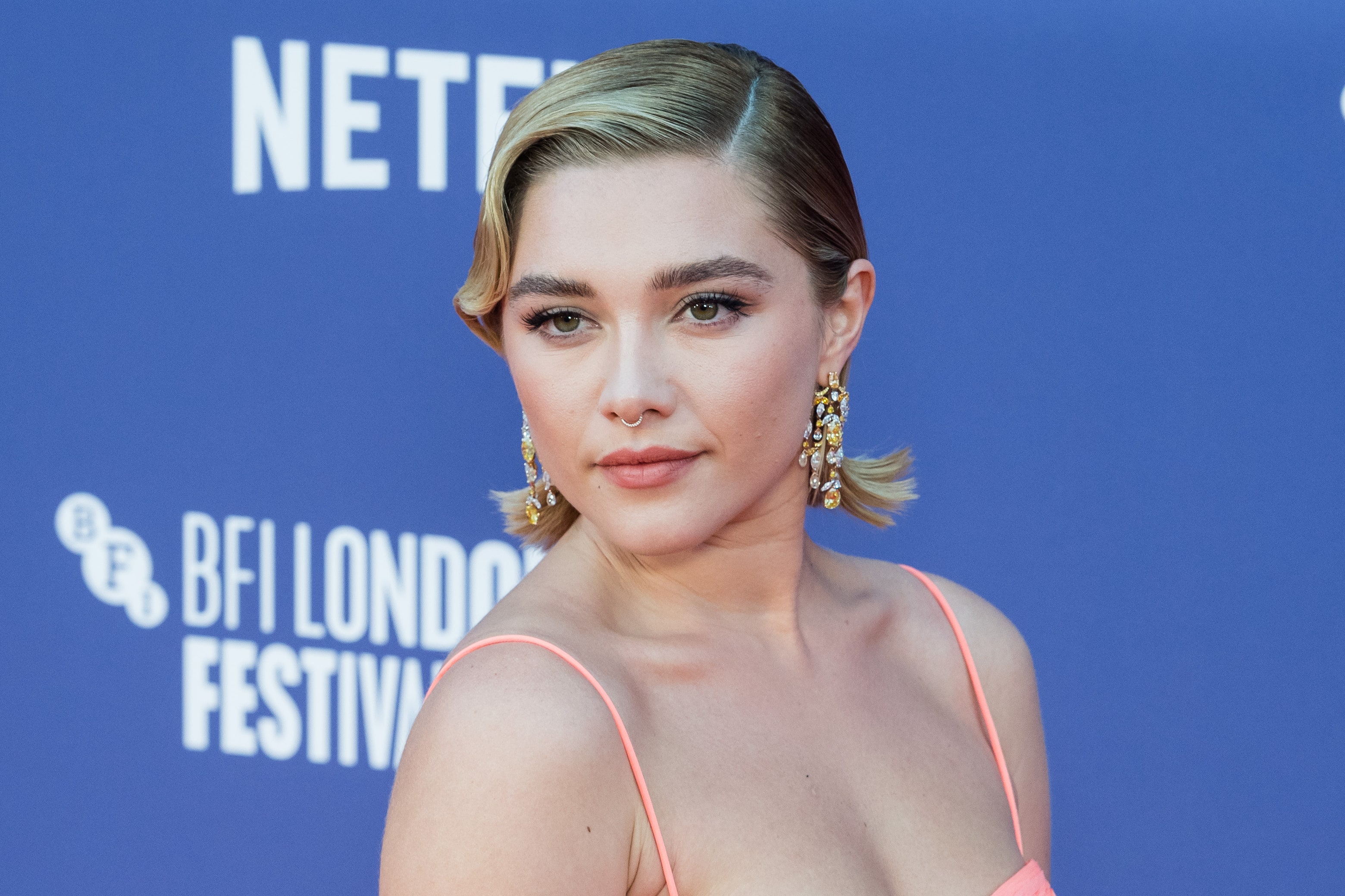 Florence Pugh Lady Macbeth Portrait Wallpapers