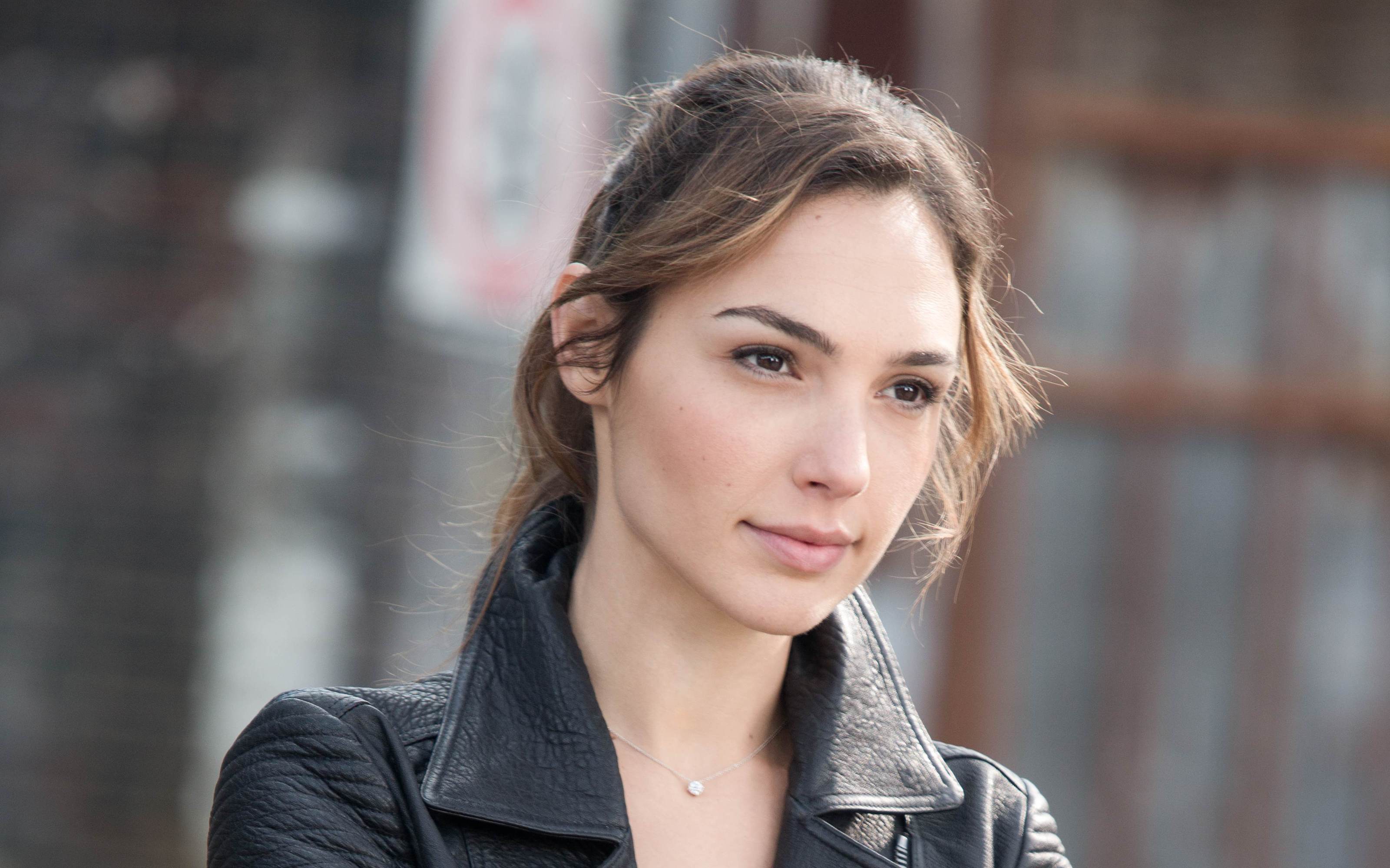 Gal Gadot Wallpapers