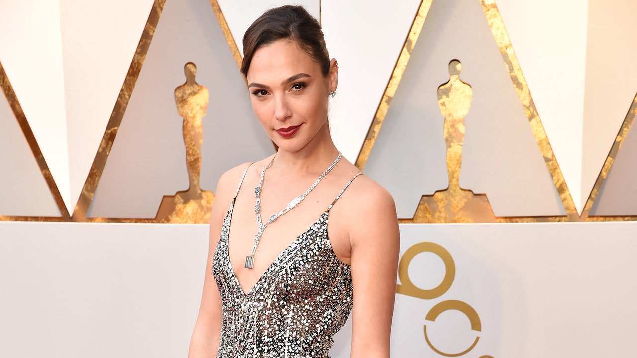 Gal Gadot 2018 Oscars Portrait Wallpapers