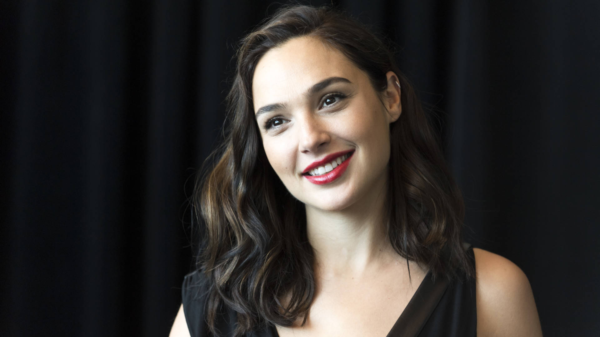 Gal Gadot In Black Dress Wallpapers