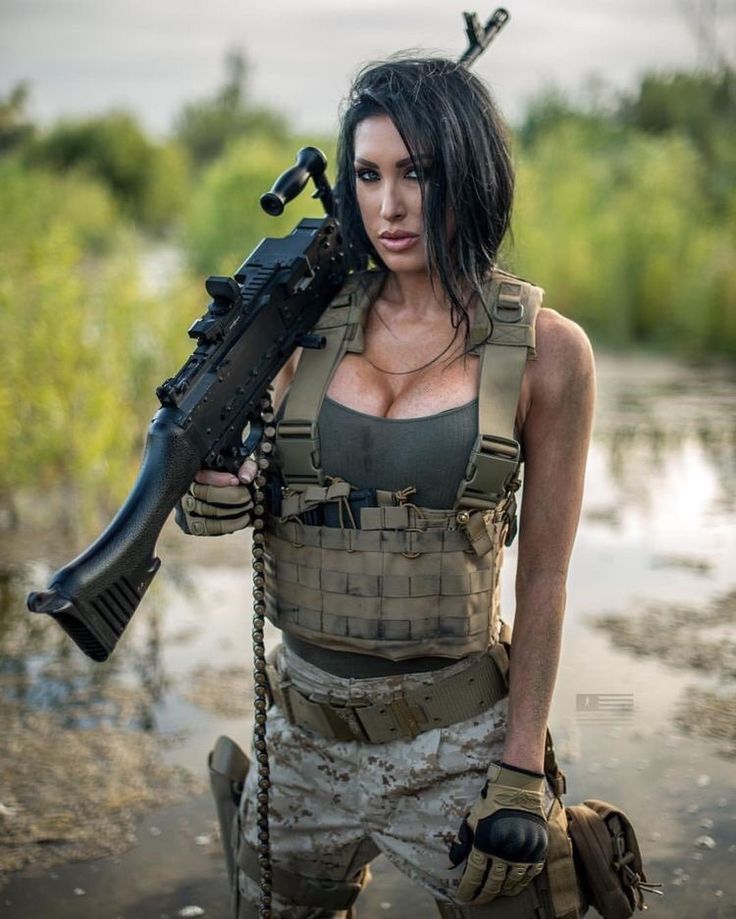 Girls & Guns Wallpapers