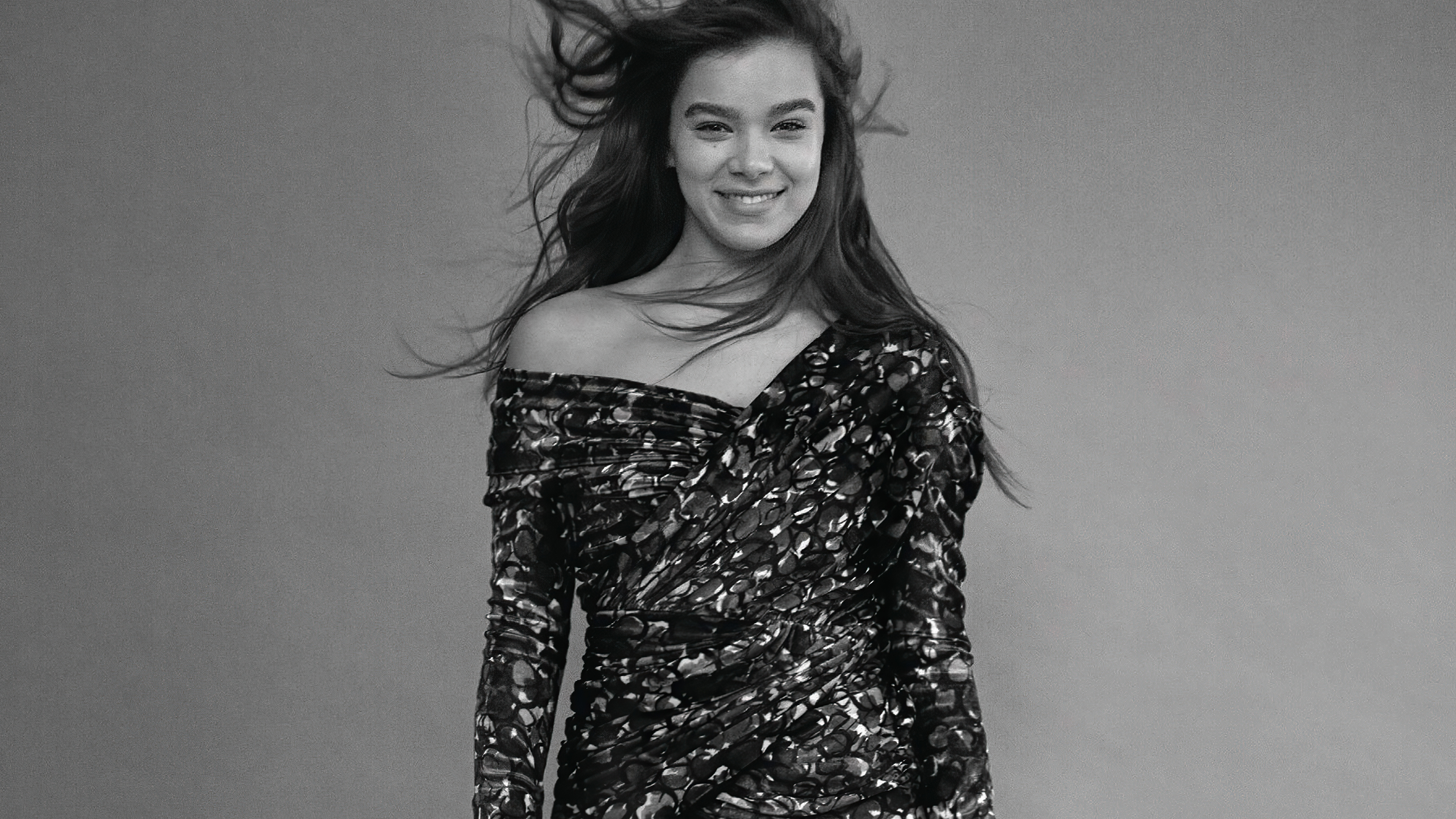 Hailee Steinfeld HD Monochrome Wallpapers