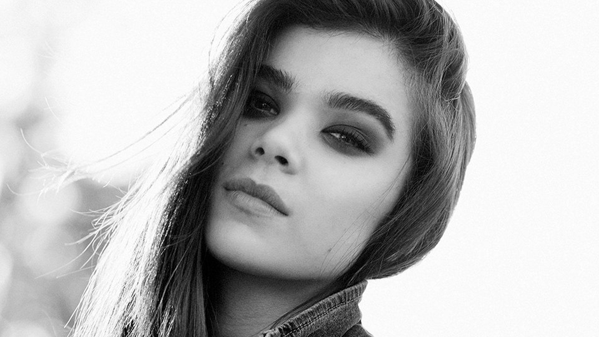 Hailee Steinfeld HD Monochrome Photoshoot Wallpapers